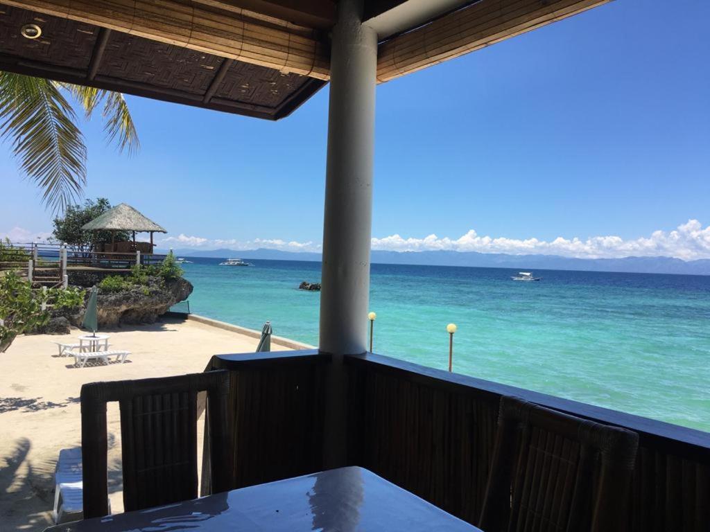 Tauig Beach Resort Моалбоал Екстериор снимка